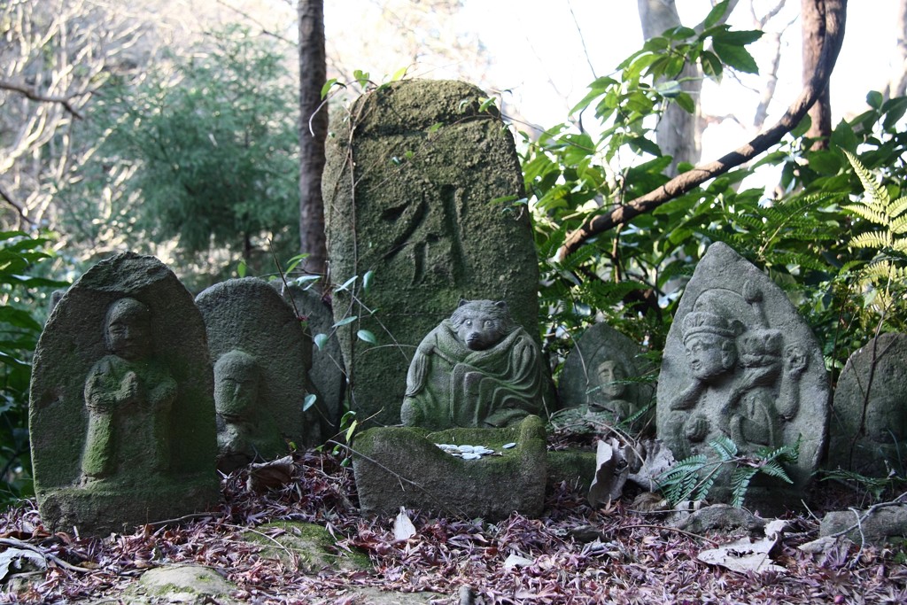 むじな塚の石像